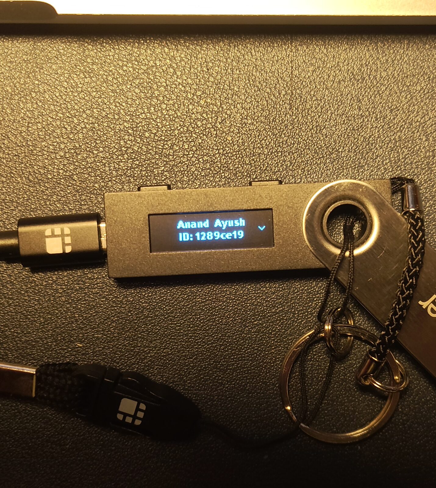OpenPGP application displaying a GPG identity on a Ledger Nano S